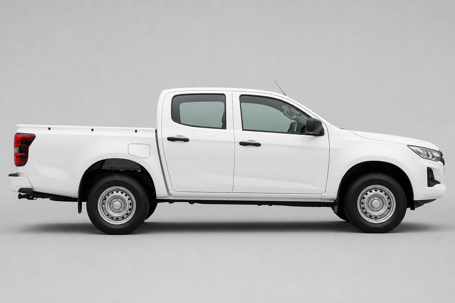 Isuzu D-Max 2021-2025 passenger side view
