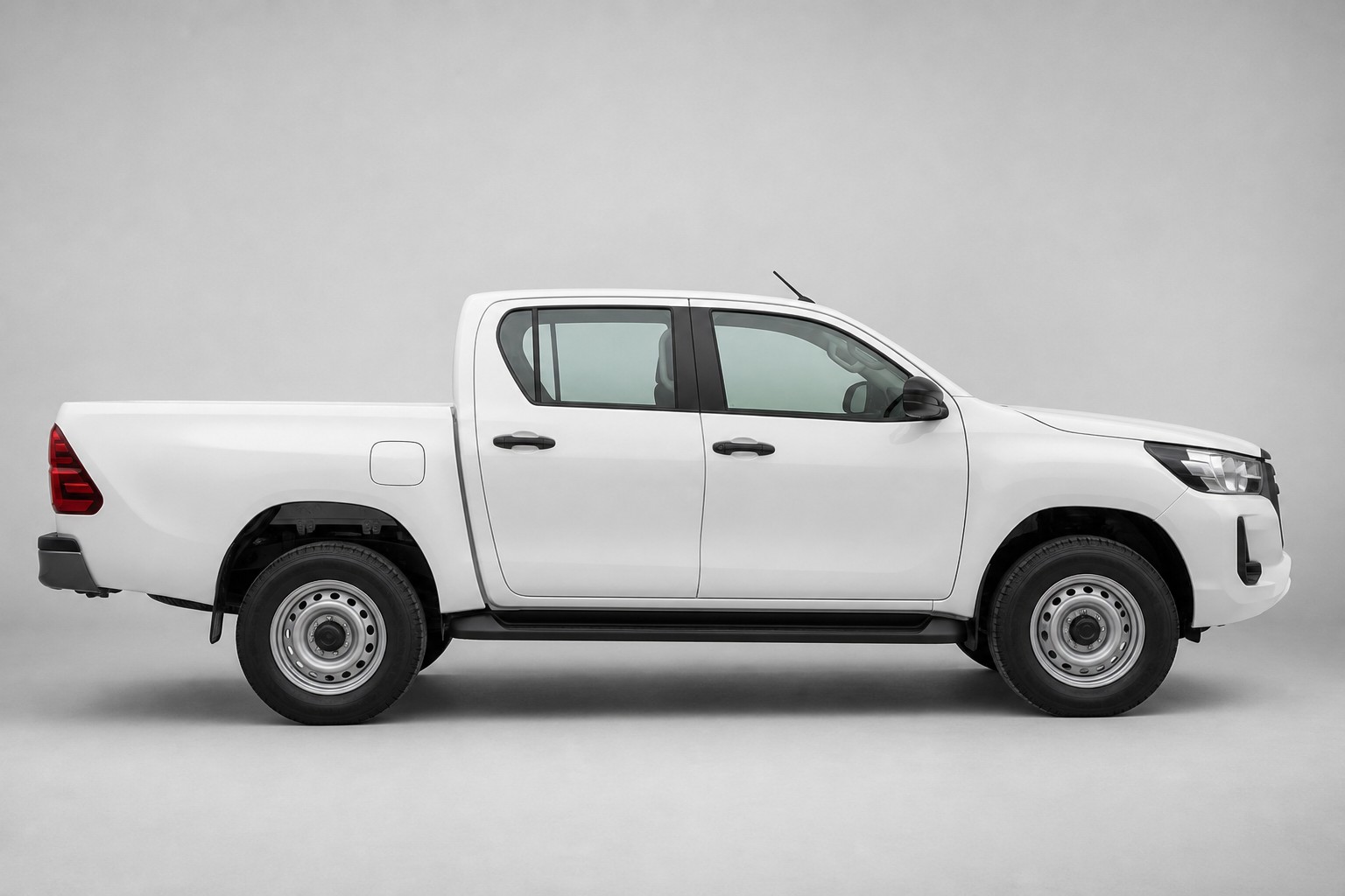 Toyota Hilux 2021-2025 passenger side view
